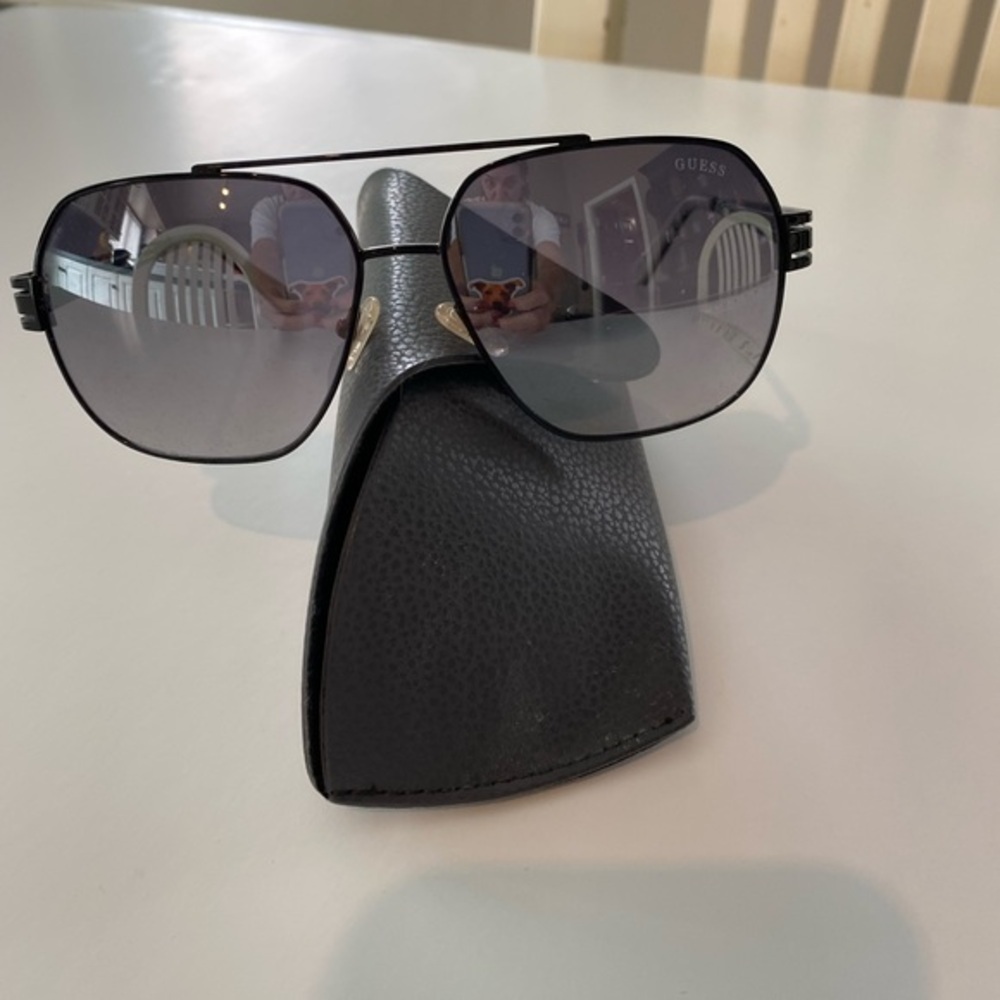 GUESS BLACK SUNGLASSES WITH CASE NEW WITH OUT TAG - Picture 2 of 11